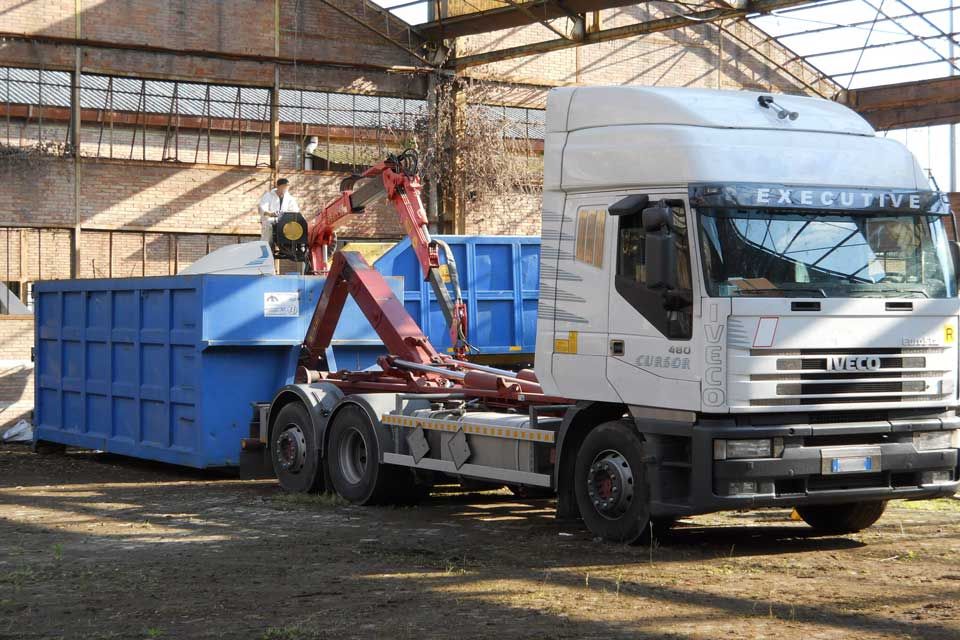 Ritiro e Trasporto rifiuti pericolosi e non pericolosi eternit amianto plastica leghe metalliche alluminio carta cartone a Vidigulfo e Siziano