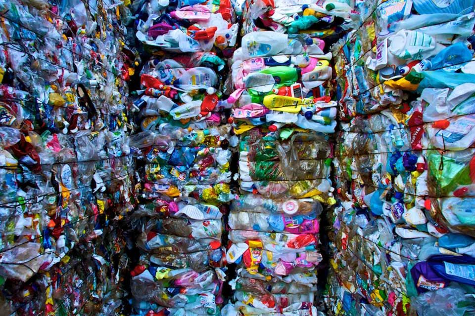 plastica stoccaggio smaltimento recupero trasporto Vidigulfo e Siziano